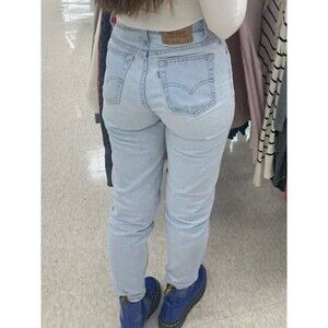 Vintage Levi's Light Blue Denim 550 Relaxed Fit Jeans 10 Petite /28 waist 90s